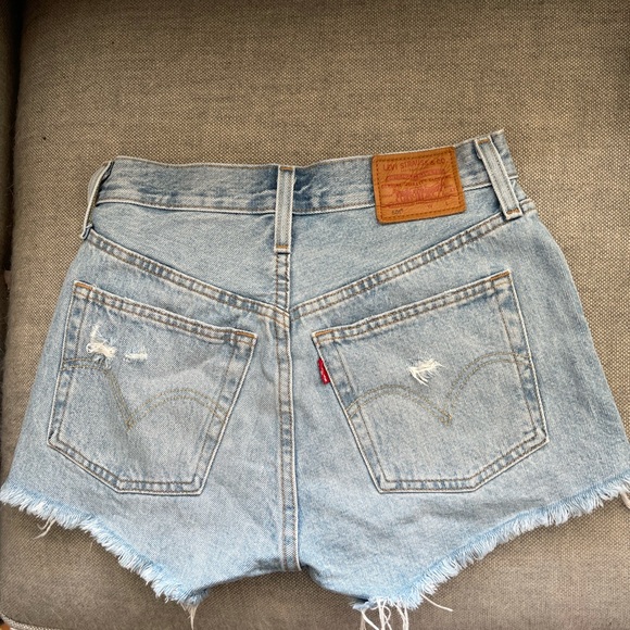 501 Levi’s Distressed Denim Cutoffs - Picture 4 of 6